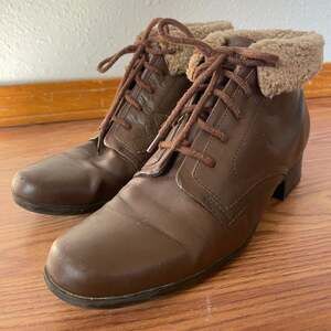 Vintage 90’s Brown Leather Lace-up ankle booties faux fur trim Women’s Size 8
